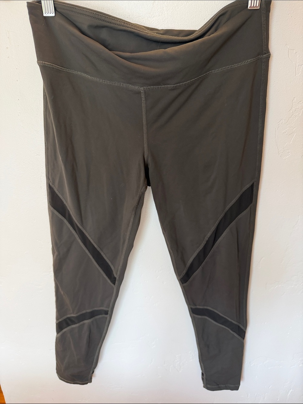 Athletic High-Waist Leggings in Olive Green with Mesh